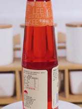 Carregar e reproduzir vídeo no visualizador da Galeria, Aceite de Chili Picante La- Yu 207ML Lee Kum Kee
